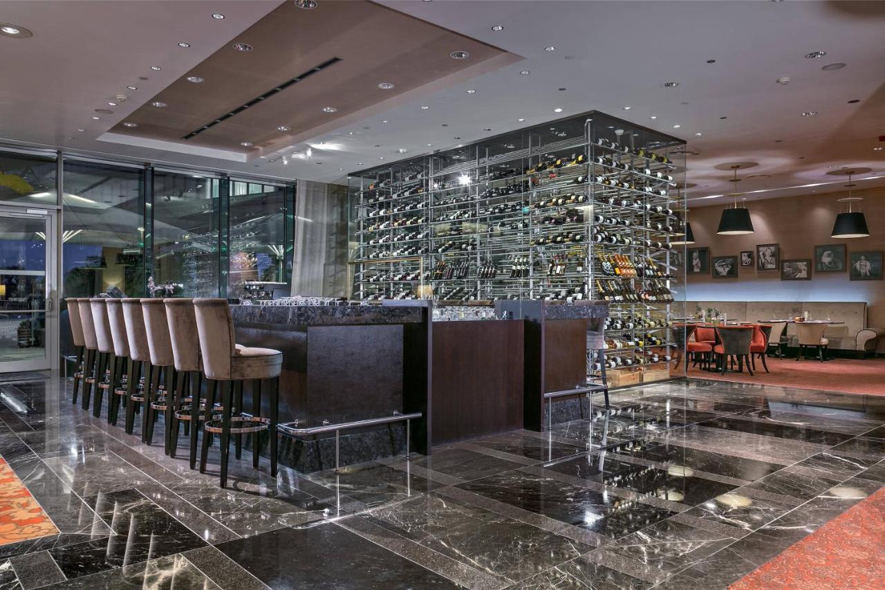 Grand Hotel River Park, A Luxury Collection Hotel, ברטיסלאבה מראה חיצוני תמונה The bar at the Mandarin Oriental
