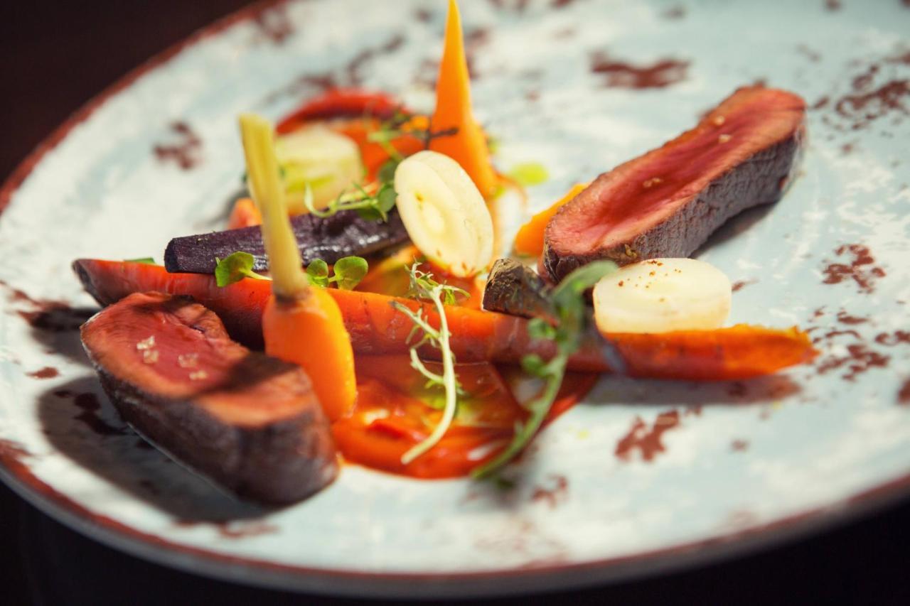 Grand Hotel River Park, A Luxury Collection Hotel, ברטיסלאבה מראה חיצוני תמונה A plate of duck confit with vegetables