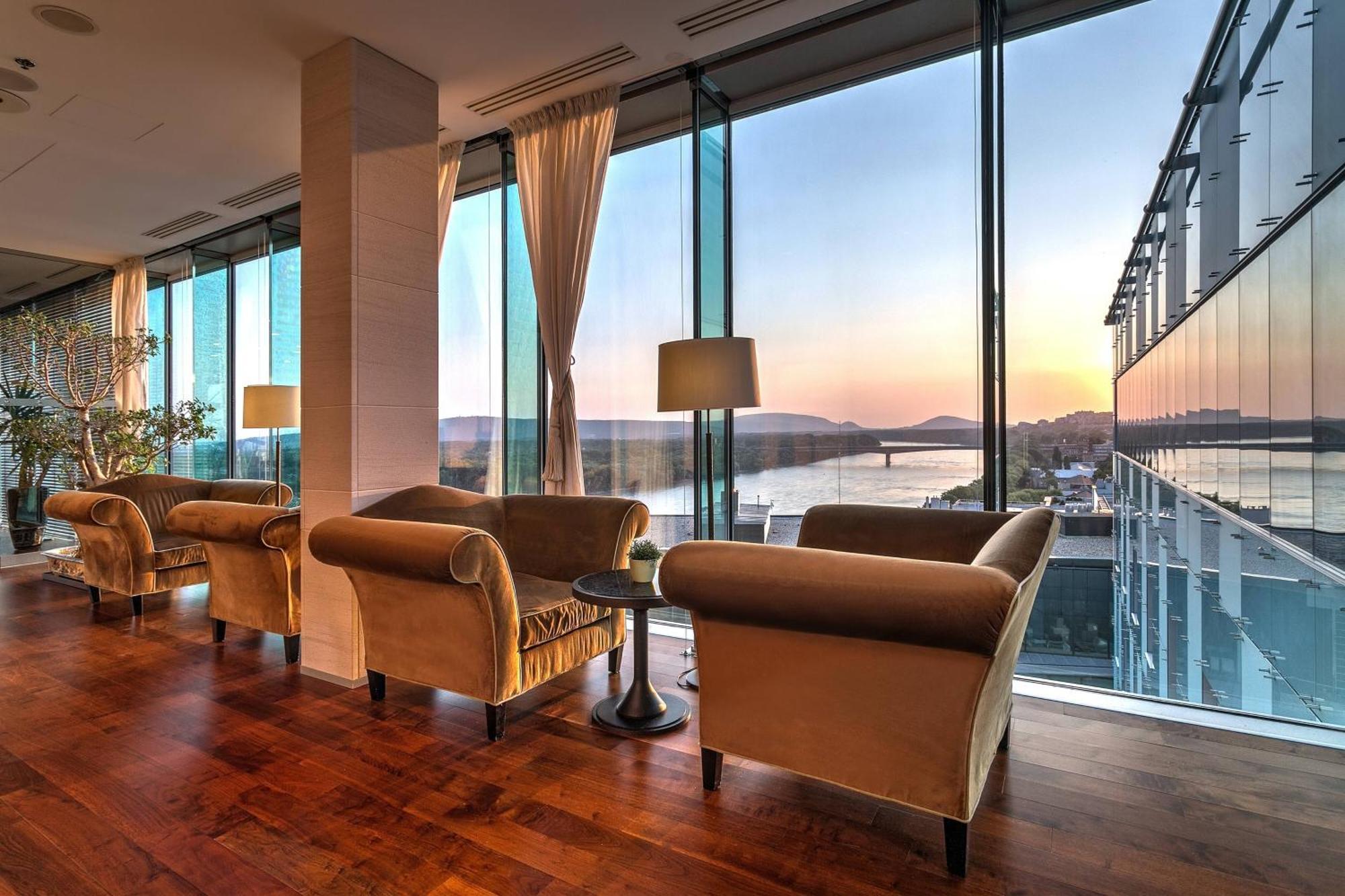Grand Hotel River Park, A Luxury Collection Hotel, ברטיסלאבה מראה חיצוני תמונה The lounge at the hotel